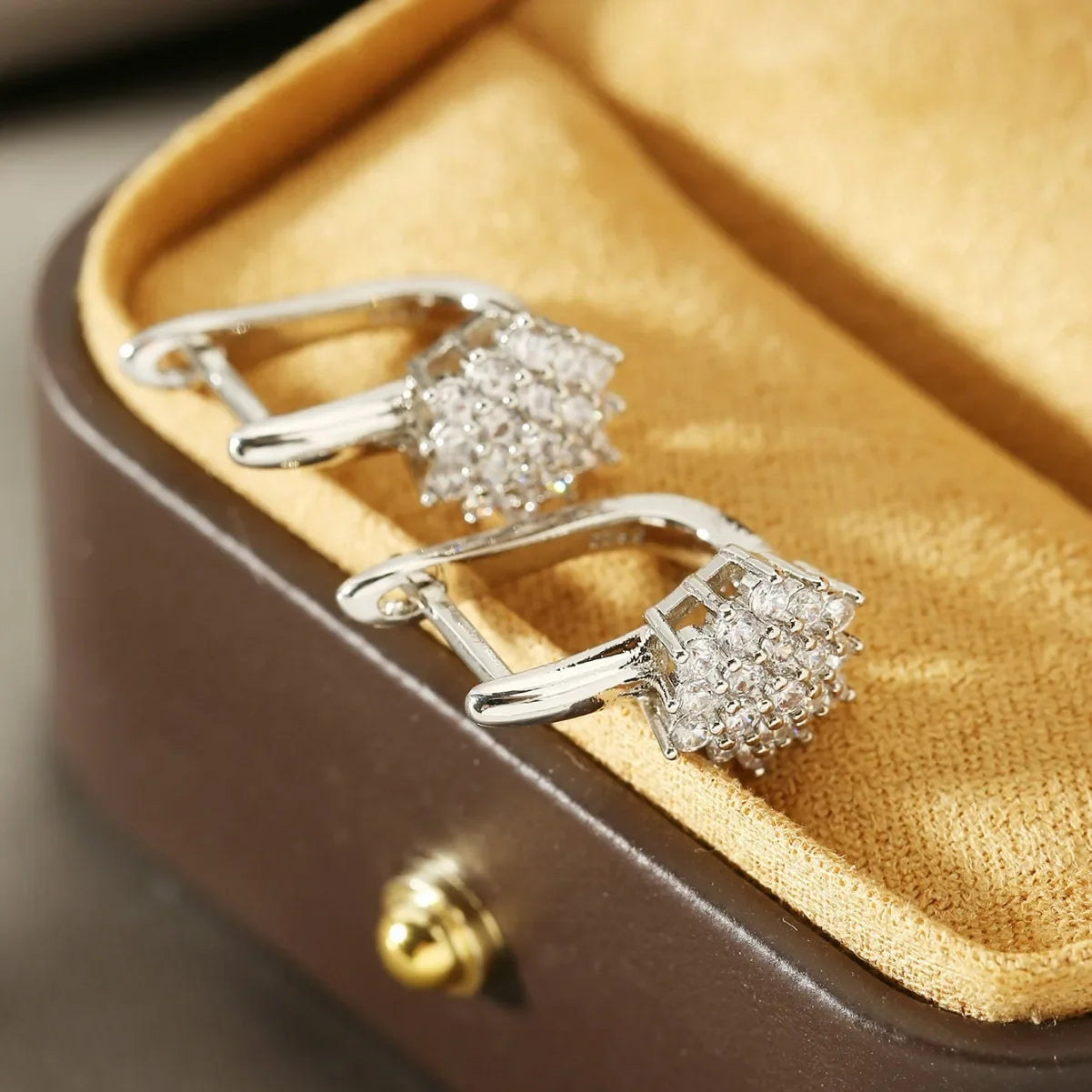 Personality Classic U Shape Zircon Flower Hoop Earrings for Women Luxury Gold Color Stainless Steel Crystal Korea Jewelry Gift